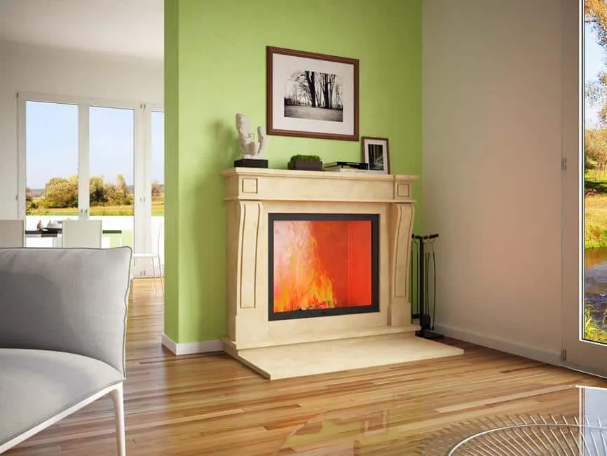 moderner Kamin mit Feuer