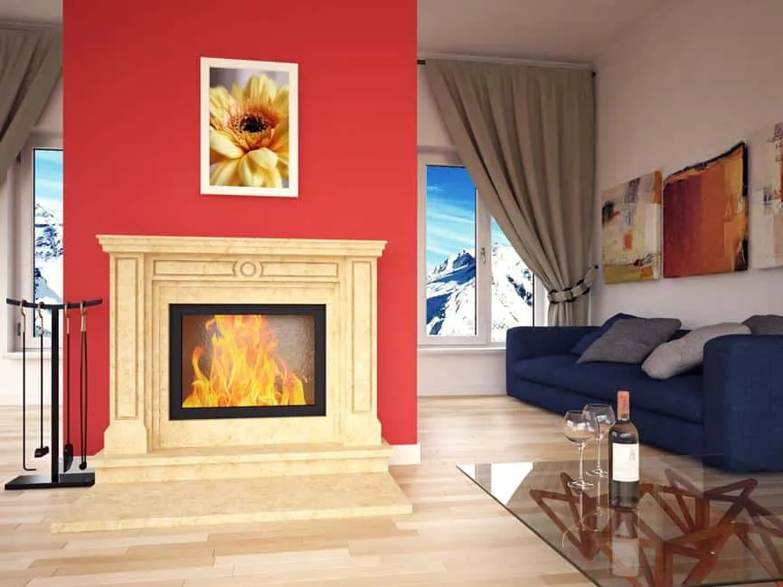 Kamin mit brennendem Feuer